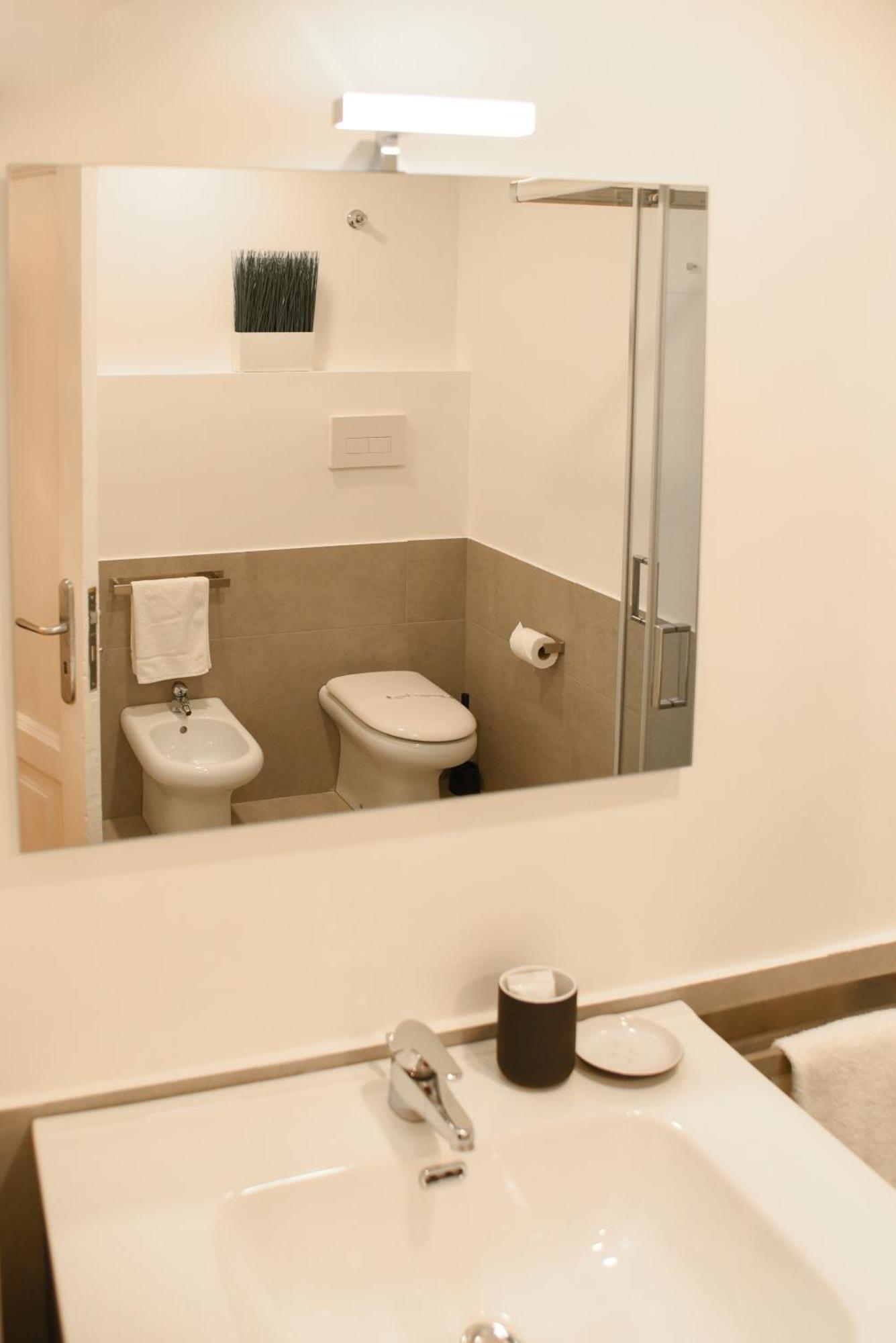 Downtown Umberto 74 Apartment Наполи Екстериор снимка