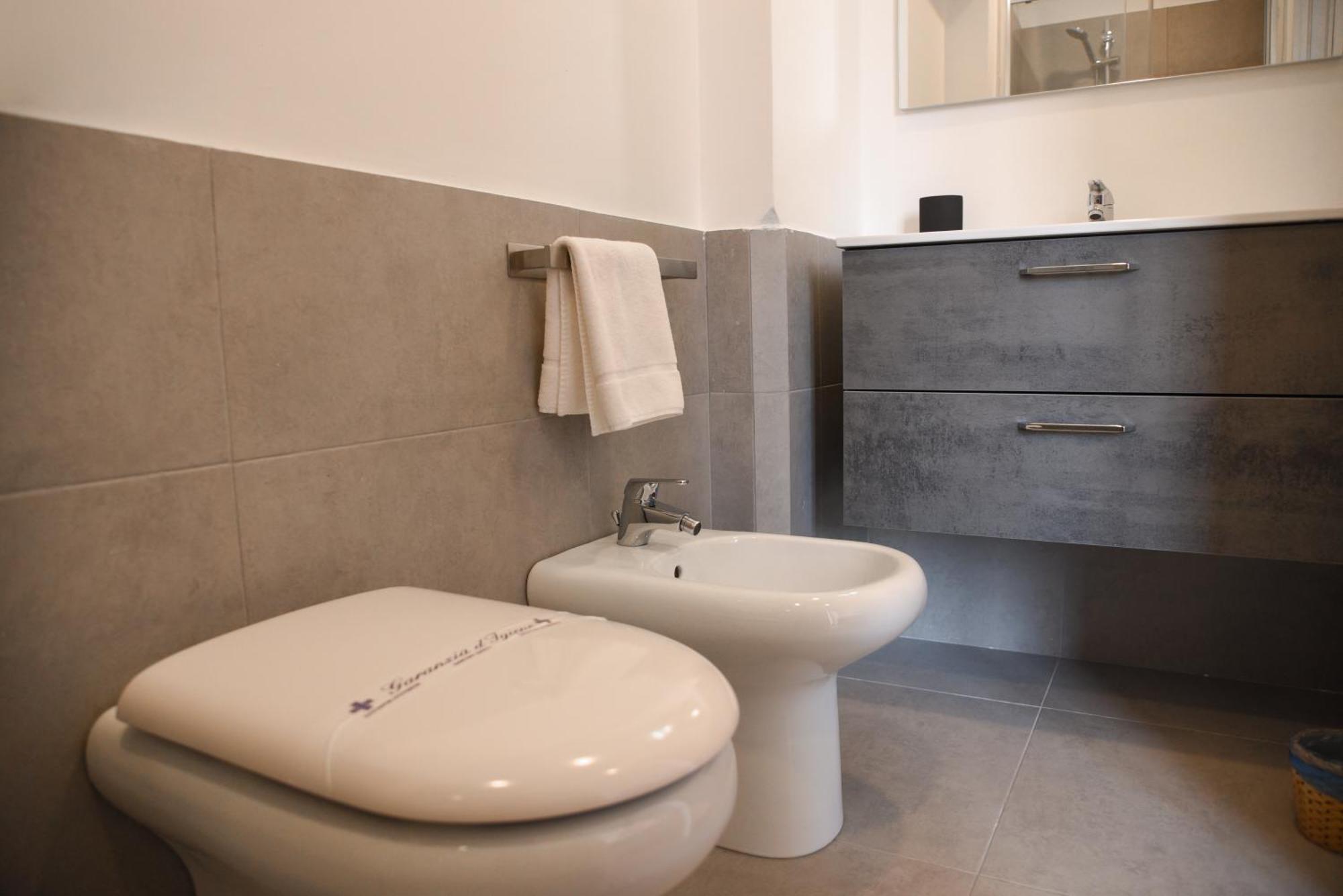 Downtown Umberto 74 Apartment Наполи Екстериор снимка