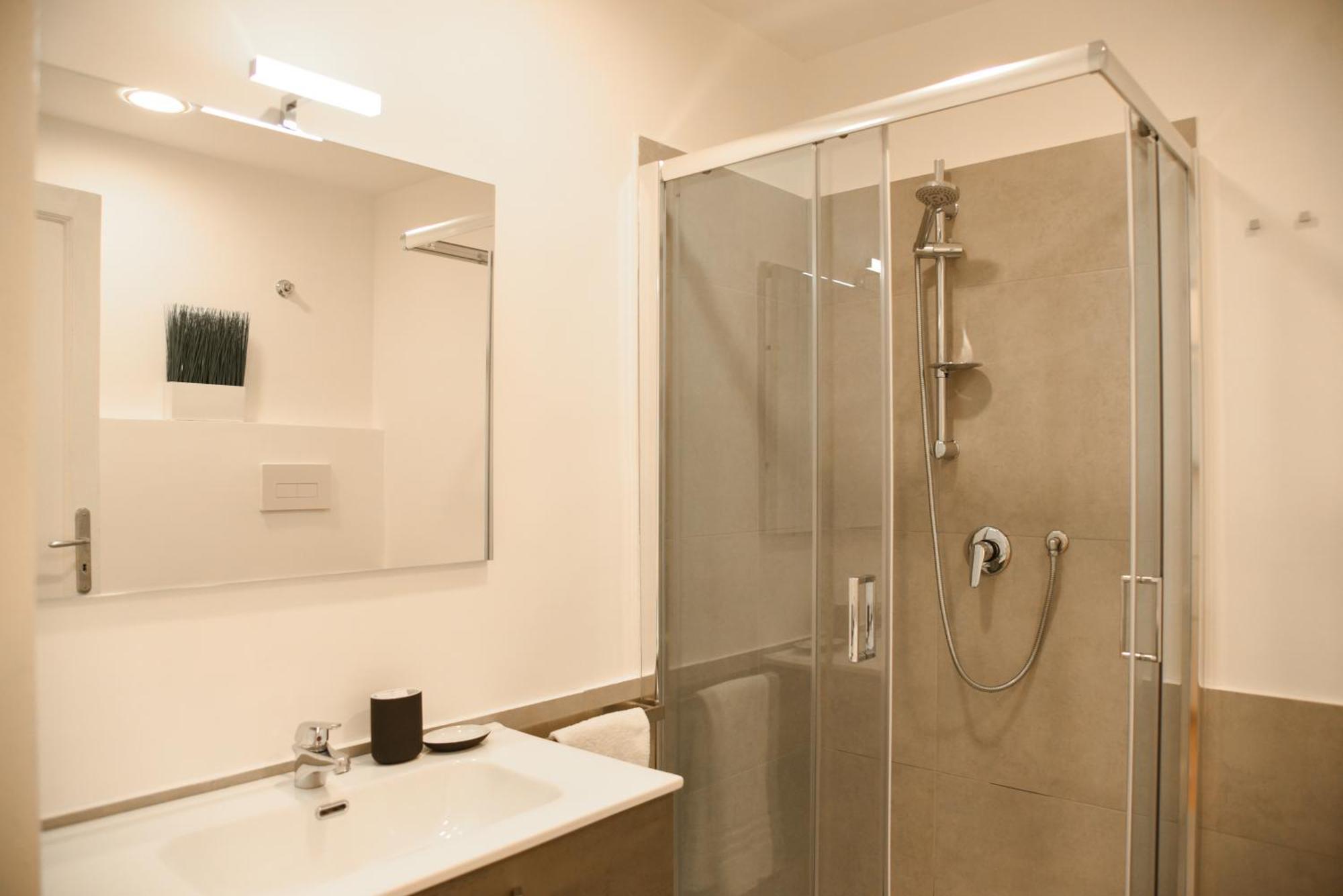 Downtown Umberto 74 Apartment Наполи Екстериор снимка