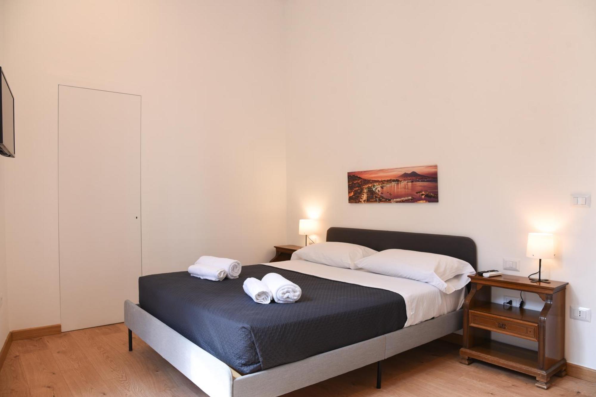 Downtown Umberto 74 Apartment Наполи Екстериор снимка