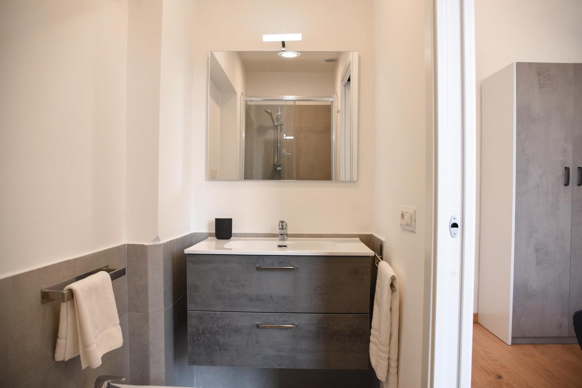 Downtown Umberto 74 Apartment Наполи Екстериор снимка