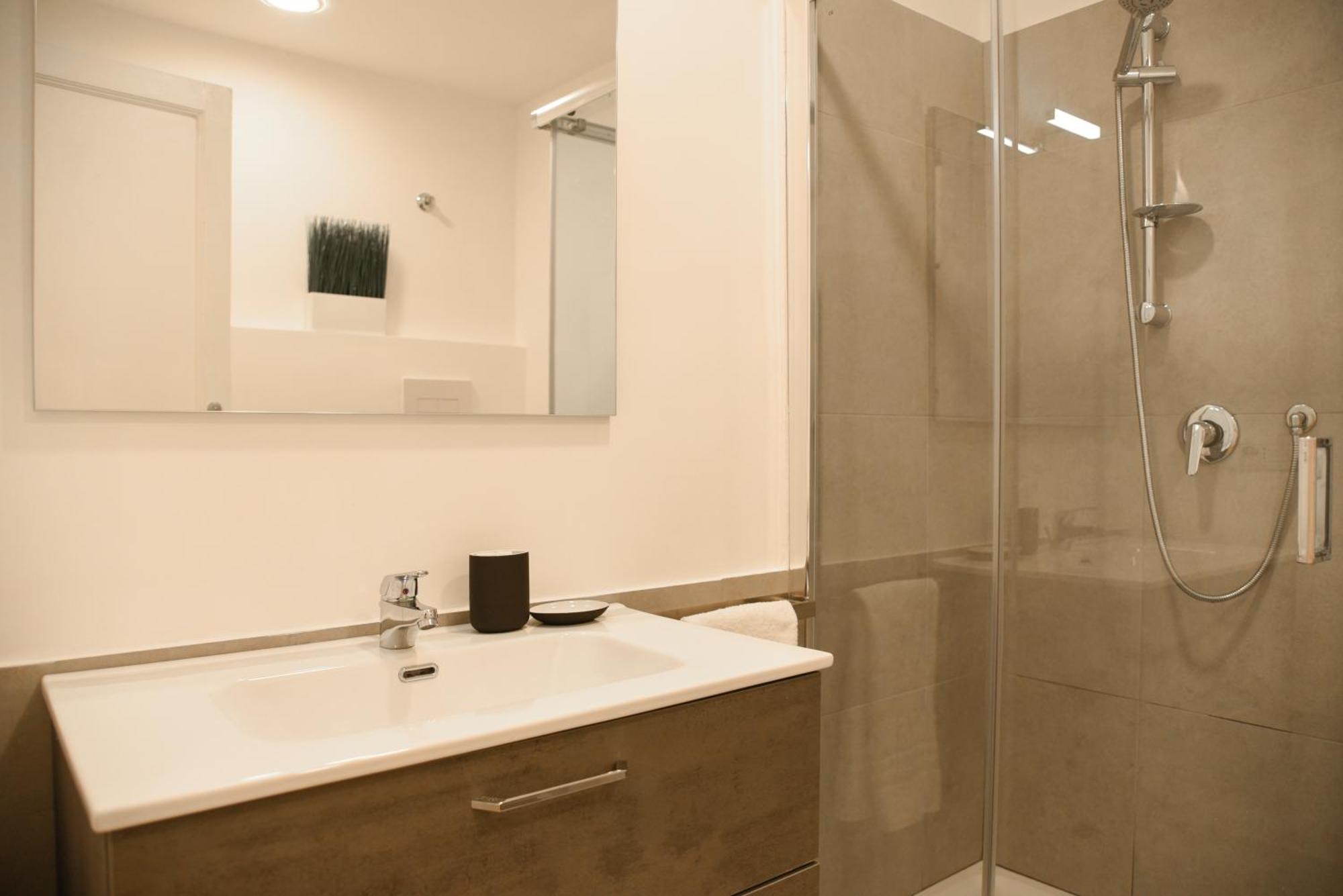 Downtown Umberto 74 Apartment Наполи Екстериор снимка