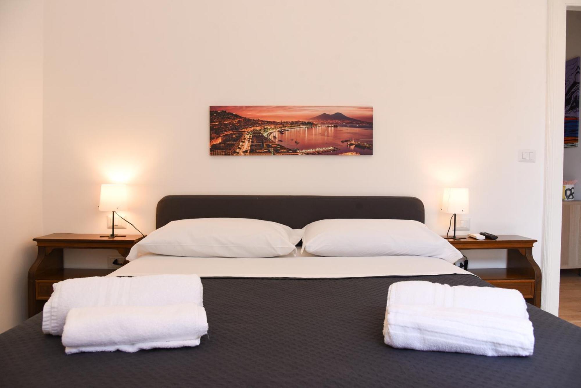 Downtown Umberto 74 Apartment Наполи Екстериор снимка