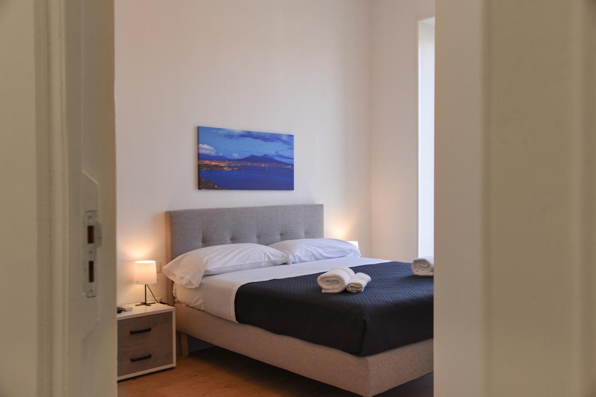 Downtown Umberto 74 Apartment Наполи Екстериор снимка