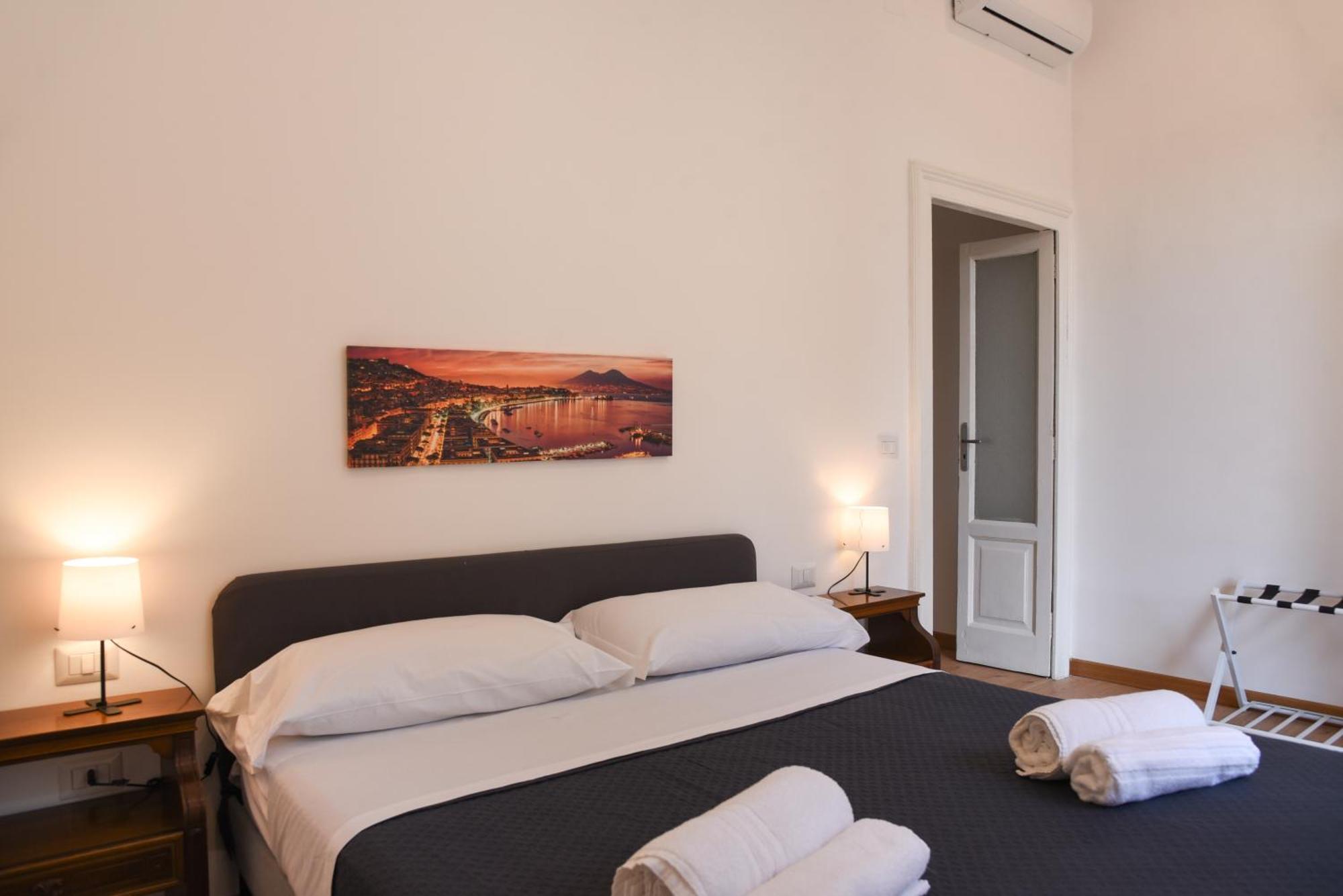 Downtown Umberto 74 Apartment Наполи Екстериор снимка